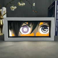 Boite lumineuse Ciel Phantomhive allumée orange, pentagramme violet et lune bleue lumineux décoration bureau manga