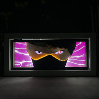 Boite lumineuse Kakashi Naruto rétroéclairée en violet, éclairs lumineux autour du masque ninja posée sur bureau