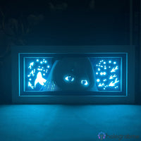 Boite lumineuse Kokomi Genshin Impact éclairée bleu, gros plan visage personnage avec poissons et bulles en découpe papier