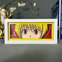 Boite lumineuse Kurapika Hunter x Hunter, yeux rouges intenses et griffes dorées sur fond jaune et rouge vif