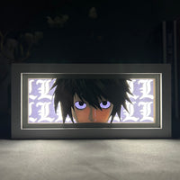 Boite lumineuse L Lawliet Death Note en mode sombre, yeux violets lumineux et motifs L illuminés sur fond sombre