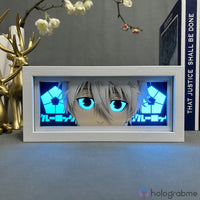 Boite lumineuse Nagi Seishiro Blue Lock allumée turquoise, regard calme avec logos Blue Lock cyan illuminés, décoration anime