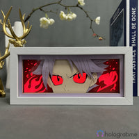 Boite lumineuse Natsu Fairy Tail lumière rouge chaude, regard intense avec yeux rouges lumineux et logo guilde illuminé