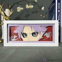 Boite lumineuse Natsu Fairy Tail éteinte, cadre blanc fond rose-violet avec cheveux roses et flammes découpées