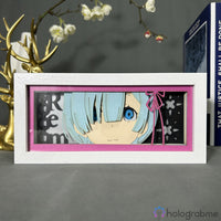 Boite lumineuse Rem Re:Zero éteinte, cadre blanc fond rose avec cheveux bleus courts et nœud rose pastel découpé