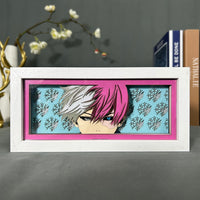Boite lumineuse Shoto Todoroki MHA éteinte, visage bicolore blanc et rose avec motifs flocons fond bleu et rose