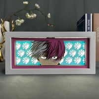 Boite lumineuse Shoto Todoroki allumée bleu turquoise, cheveux bicolores rouge et blanc avec flocons lumineux