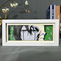 Boite lumineuse Ulquiorra Bleach éteinte, regard vide avec larmes noires et motifs lune Arrancar fond vert
