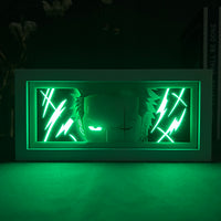 Boite lumineuse Zoro rétroéclairage vert vif en ambiance sombre, silhouette et éclairs lumineux One Piece décoration