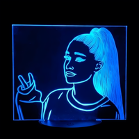 Lampe 3D LED Pop Culture Ariana Grande effet holographique fond noir