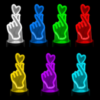 Lampe 3D Coeur Le Cœur et sa Main 7 couleurs LED rouge vert bleu violet jaune cyan blanc