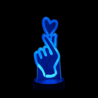 Lampe 3D LED Coeur Le Cœur et sa Main effet holographique fond noir