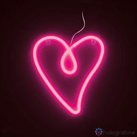 Néon LED cœur rose fuchsia lumineux accroché au mur dans le noir, décoration chambre romantique ou Saint-Valentin