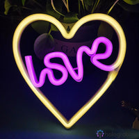 Néon LED cœur jaune doré avec inscription 'love' rose fuchsia en script à l'intérieur, décoration romantique murale