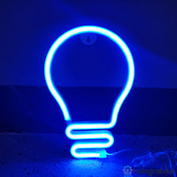 Néon LED ampoule bleu électrique accroché au mur, lumière bleue intense, décoration bureau moderne
