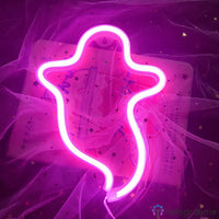 Néon LED fantôme rose fuchsia seul sur fond de voile étoilé violet, décoration chambre Halloween