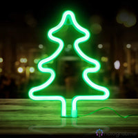 Néon LED sapin de Noël vert sur pied posé sur un comptoir en bois, décoration festive pour la maison ou boutique